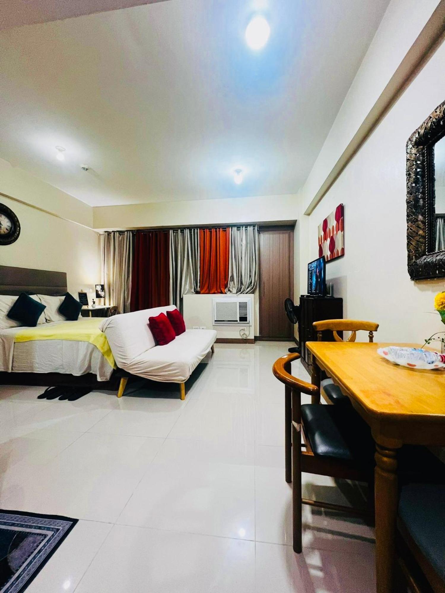 One Palm Tree Villas Condominium - Studio 2Nd Fl With Balcony - Across Terminal 3 Airport Pasay Exterior photo
