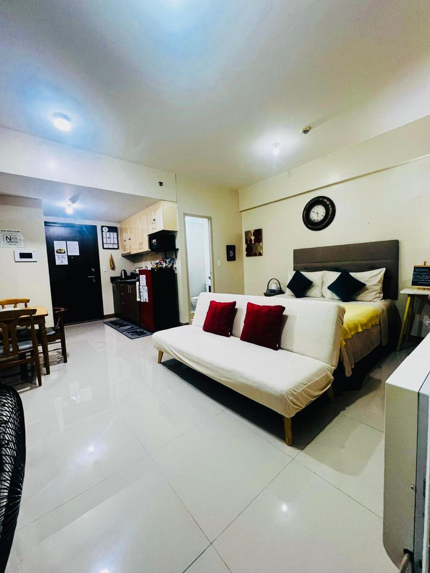 One Palm Tree Villas Condominium - Studio 2Nd Fl With Balcony - Across Terminal 3 Airport Pasay Exterior photo