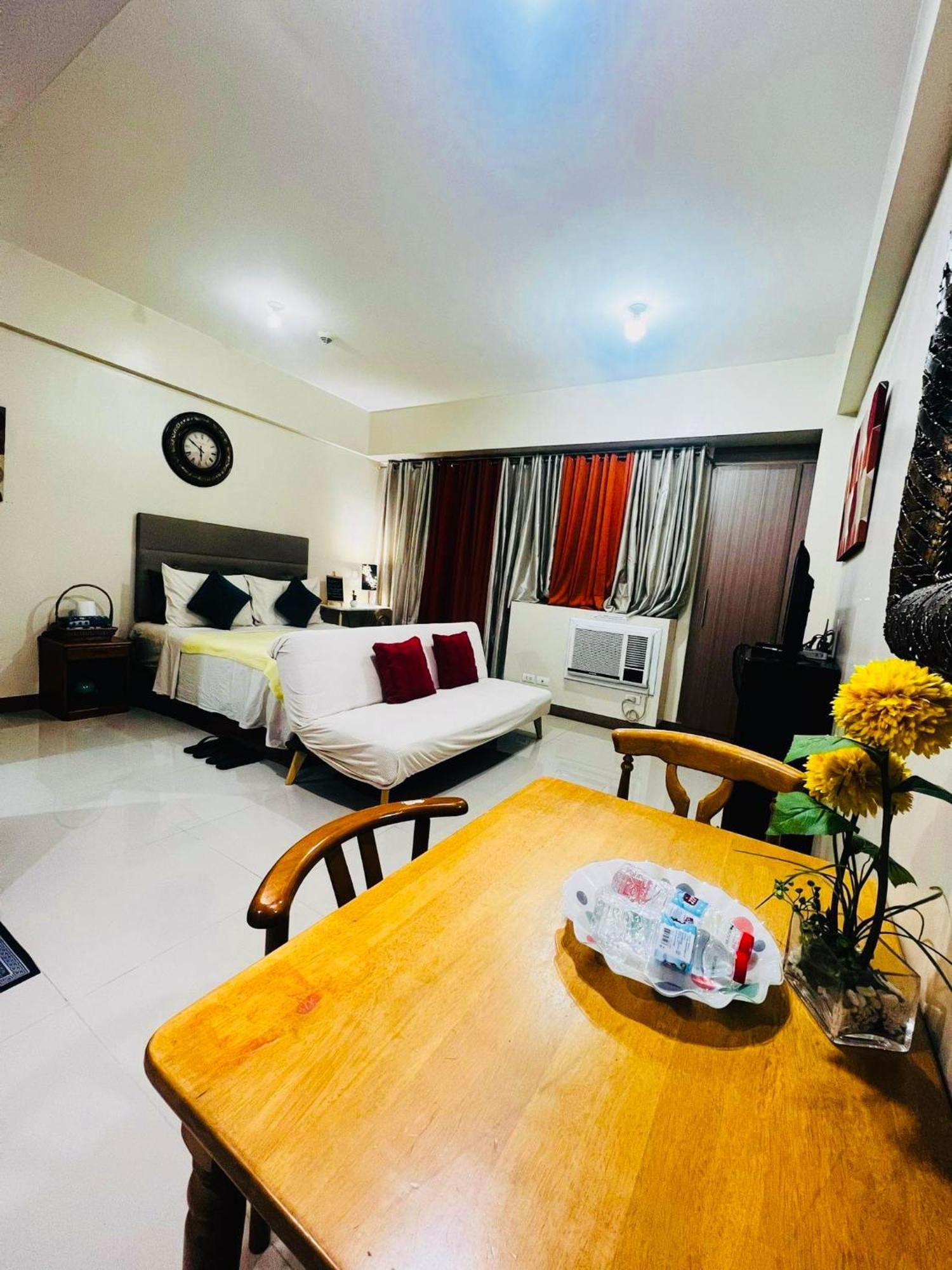 One Palm Tree Villas Condominium - Studio 2Nd Fl With Balcony - Across Terminal 3 Airport Pasay Exterior photo
