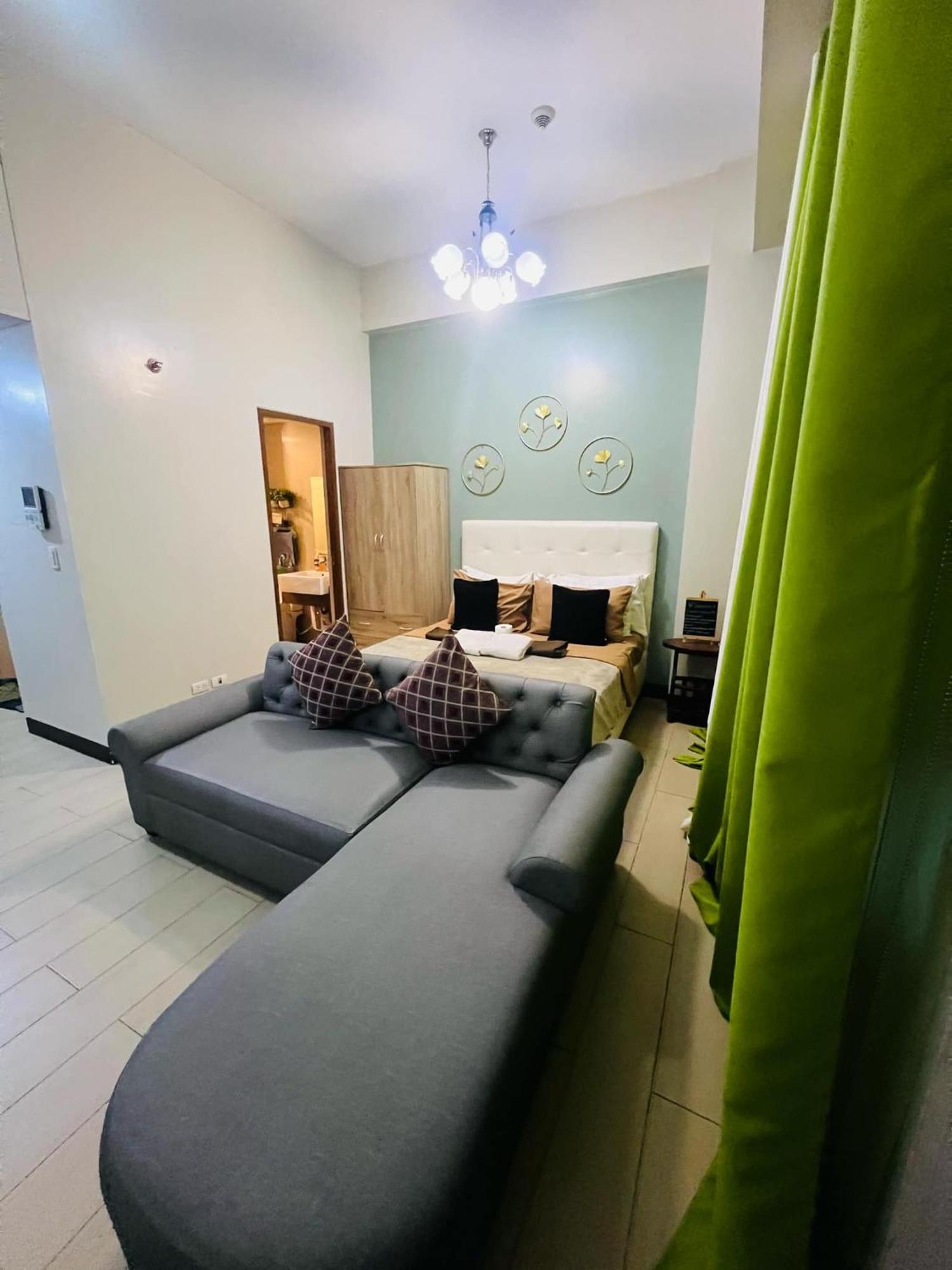 One Palm Tree Villas Condominium - Studio 2Nd Fl With Balcony - Across Terminal 3 Airport Pasay Exterior photo