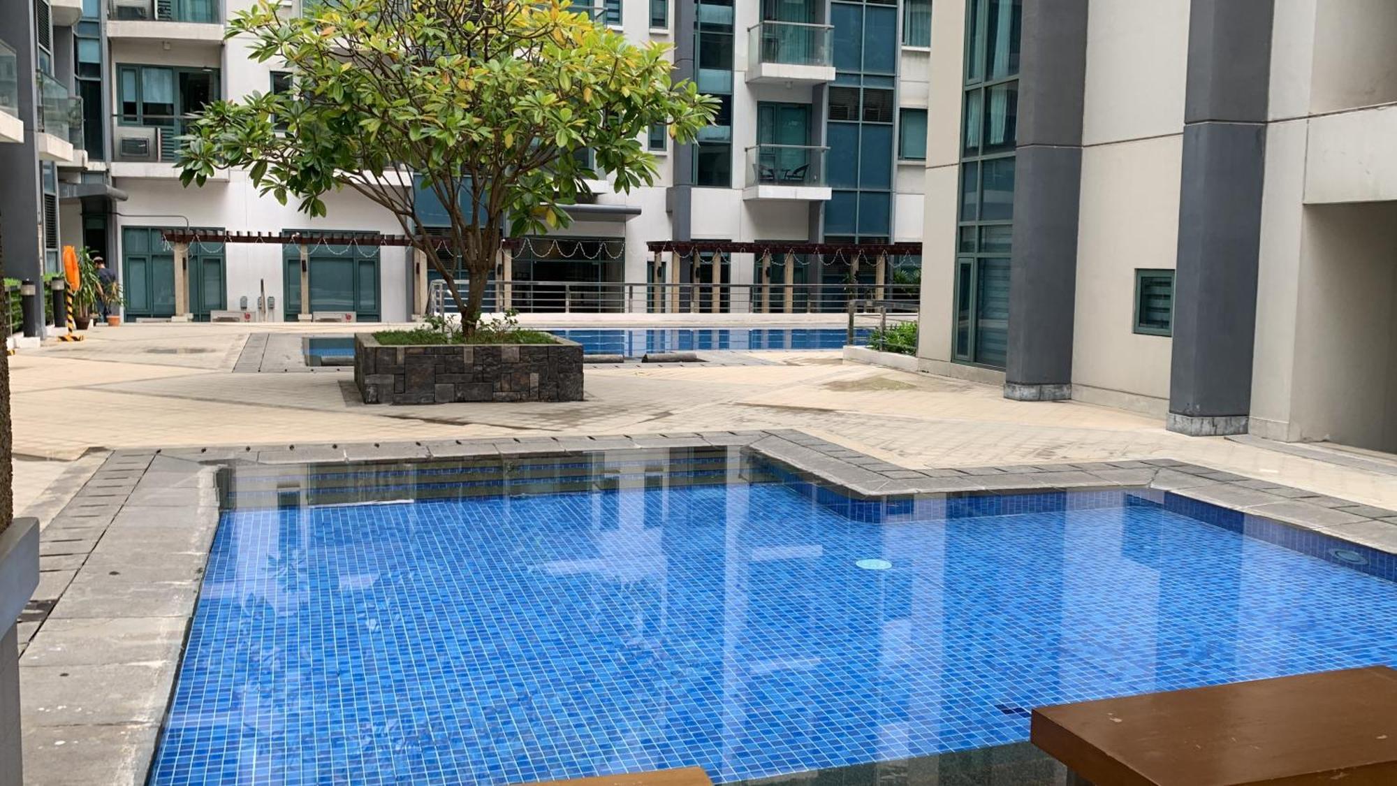 One Palm Tree Villas Condominium - Studio 2Nd Fl With Balcony - Across Terminal 3 Airport Pasay Exterior photo