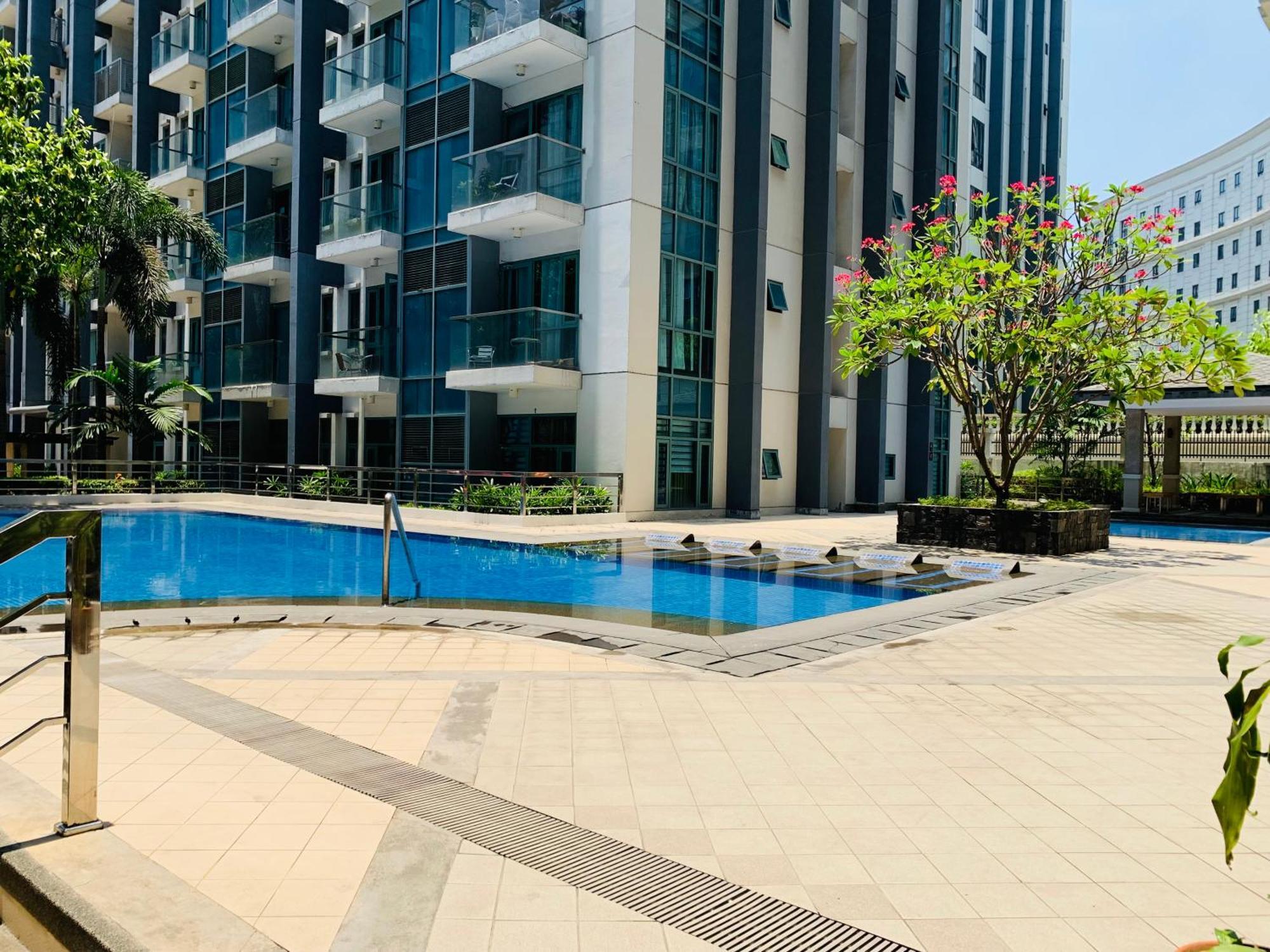 One Palm Tree Villas Condominium - Studio 2Nd Fl With Balcony - Across Terminal 3 Airport Pasay Exterior photo