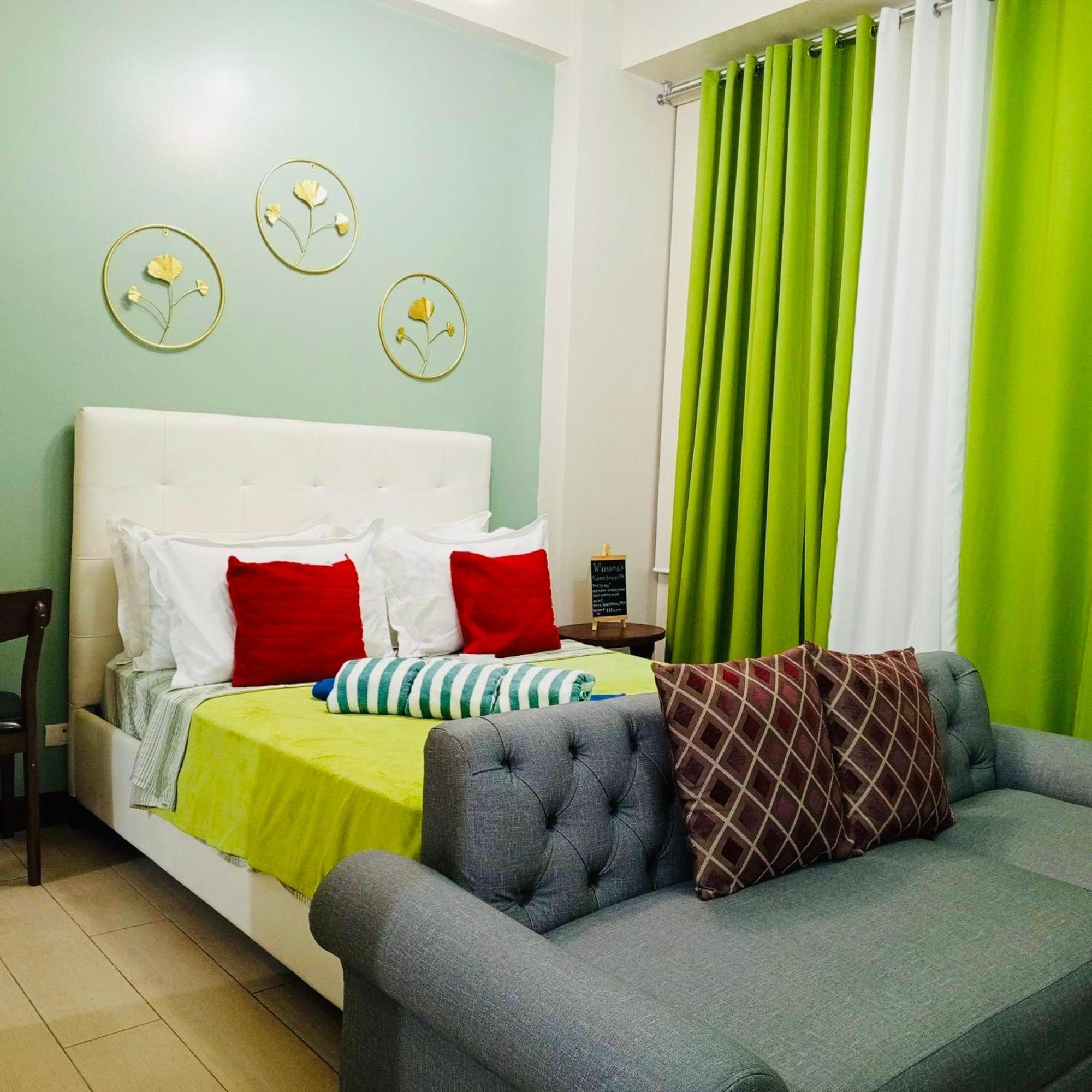 One Palm Tree Villas Condominium - Studio 2Nd Fl With Balcony - Across Terminal 3 Airport Pasay Exterior photo