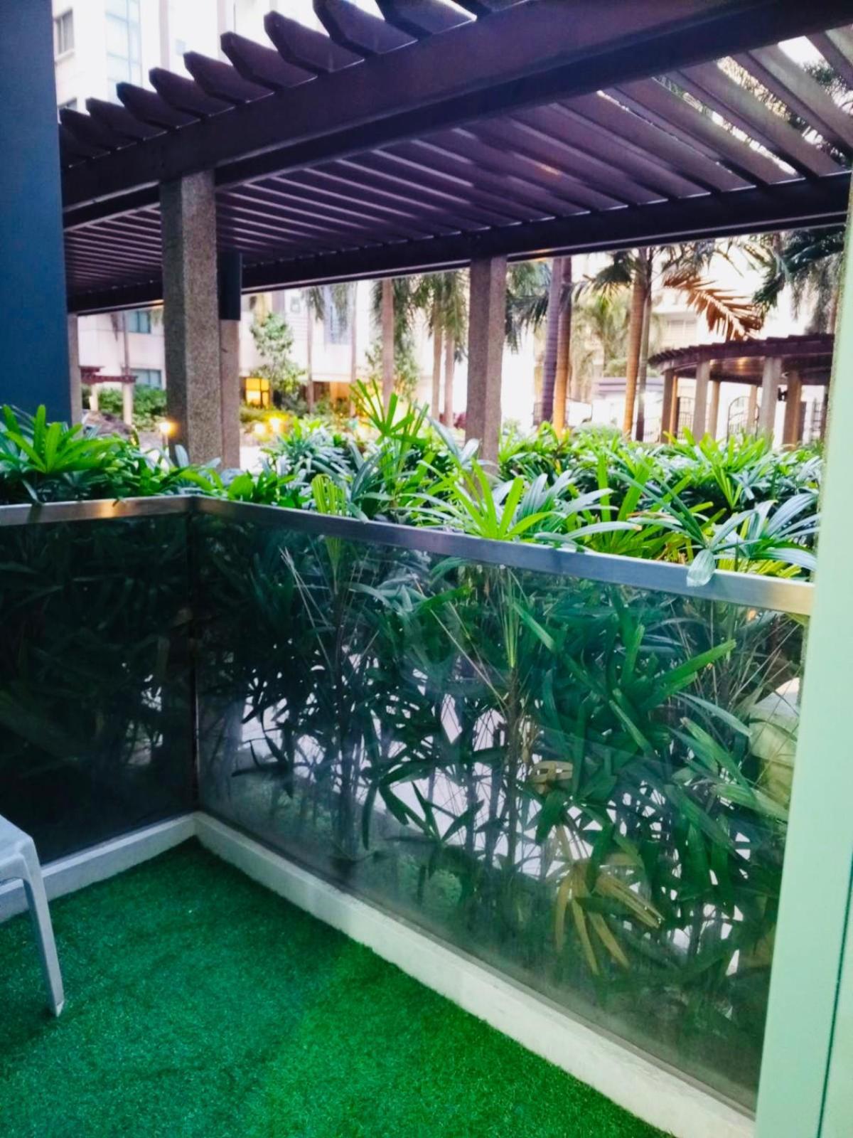 One Palm Tree Villas Condominium - Studio 2Nd Fl With Balcony - Across Terminal 3 Airport Pasay Exterior photo