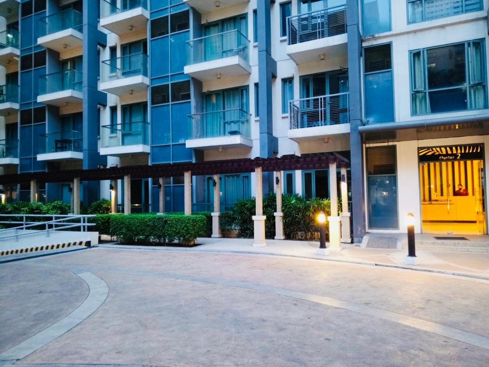 One Palm Tree Villas Condominium - Studio 2Nd Fl With Balcony - Across Terminal 3 Airport Pasay Exterior photo