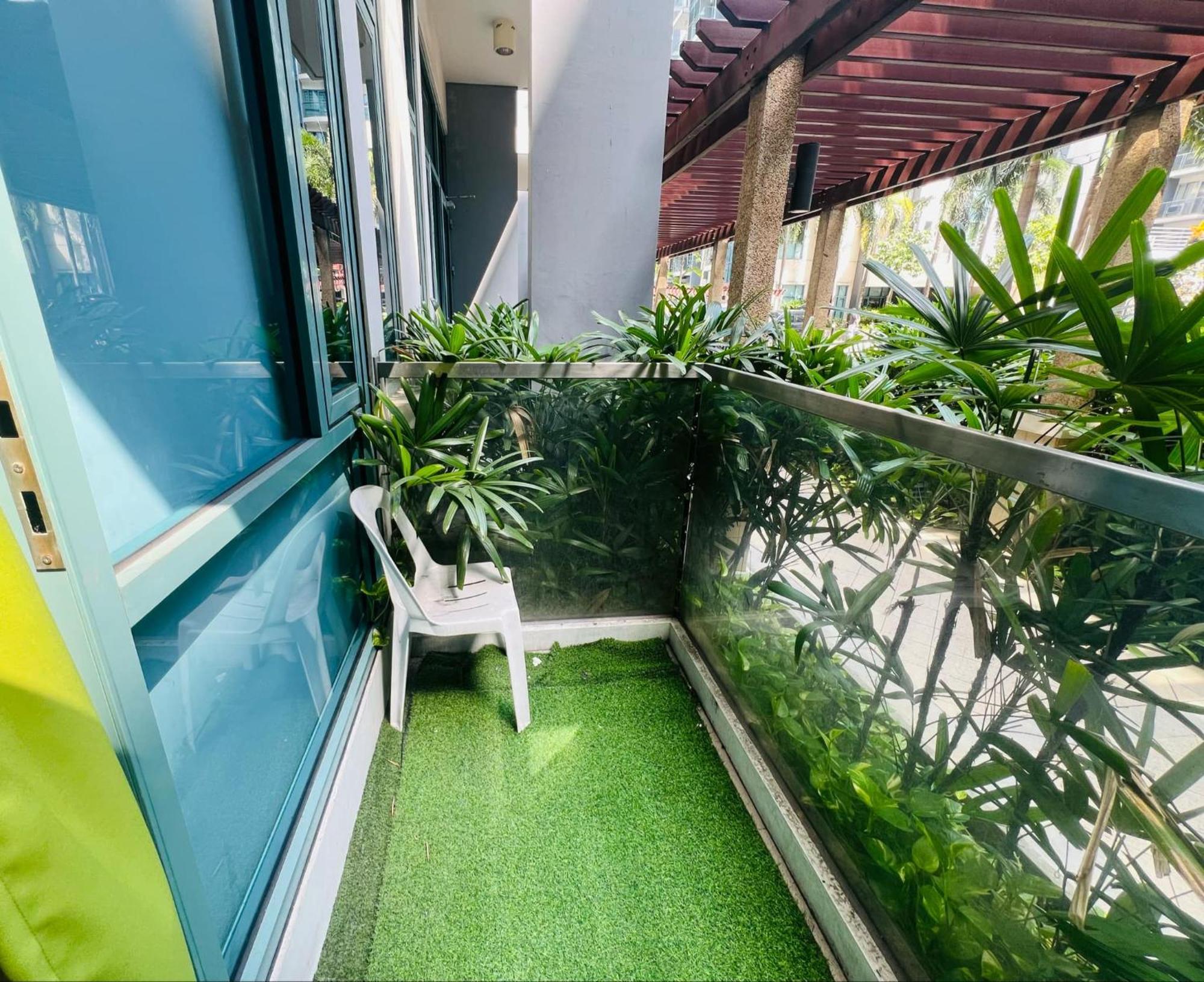 One Palm Tree Villas Condominium - Studio 2Nd Fl With Balcony - Across Terminal 3 Airport Pasay Exterior photo