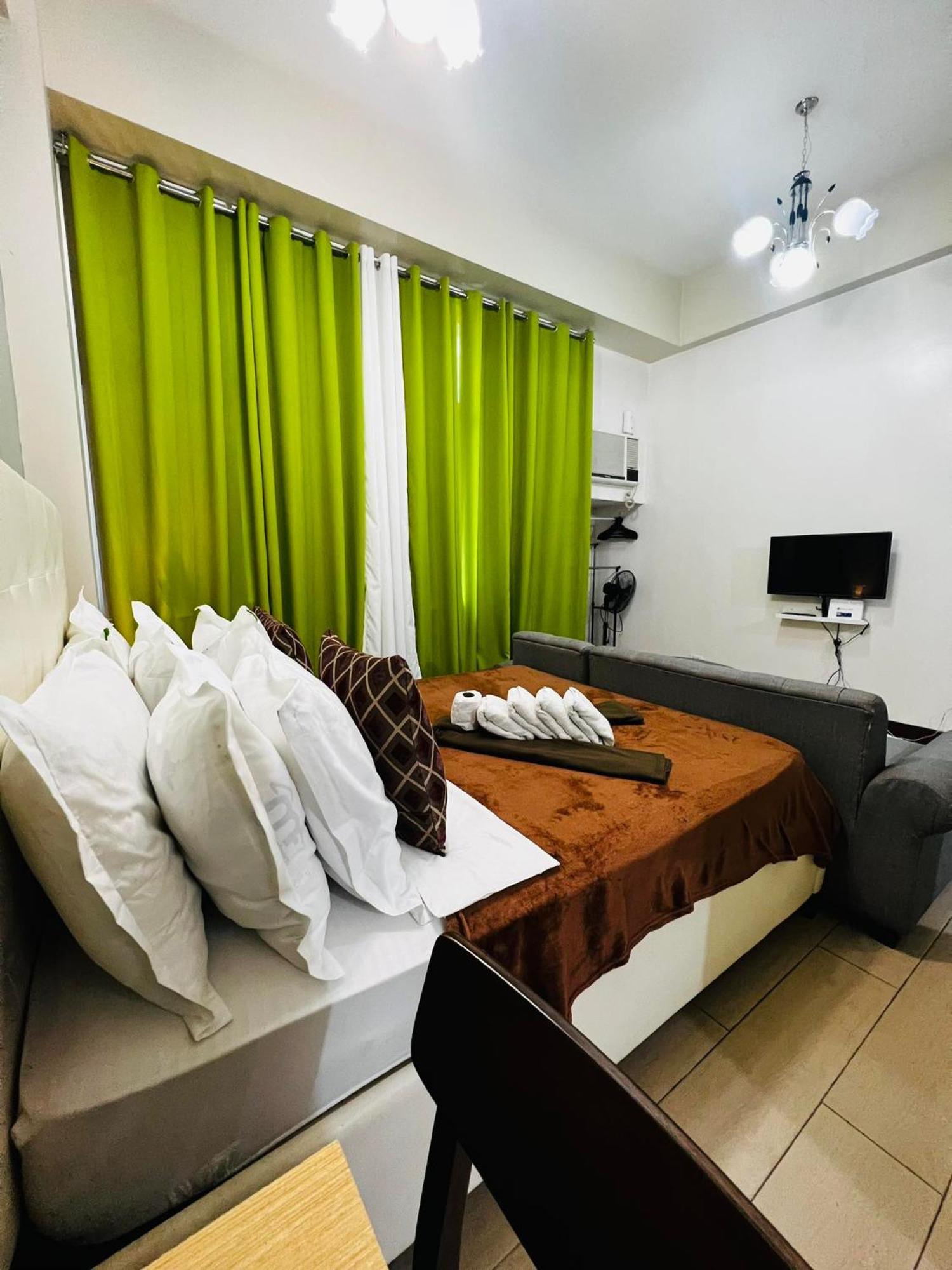 One Palm Tree Villas Condominium - Studio 2Nd Fl With Balcony - Across Terminal 3 Airport Pasay Exterior photo