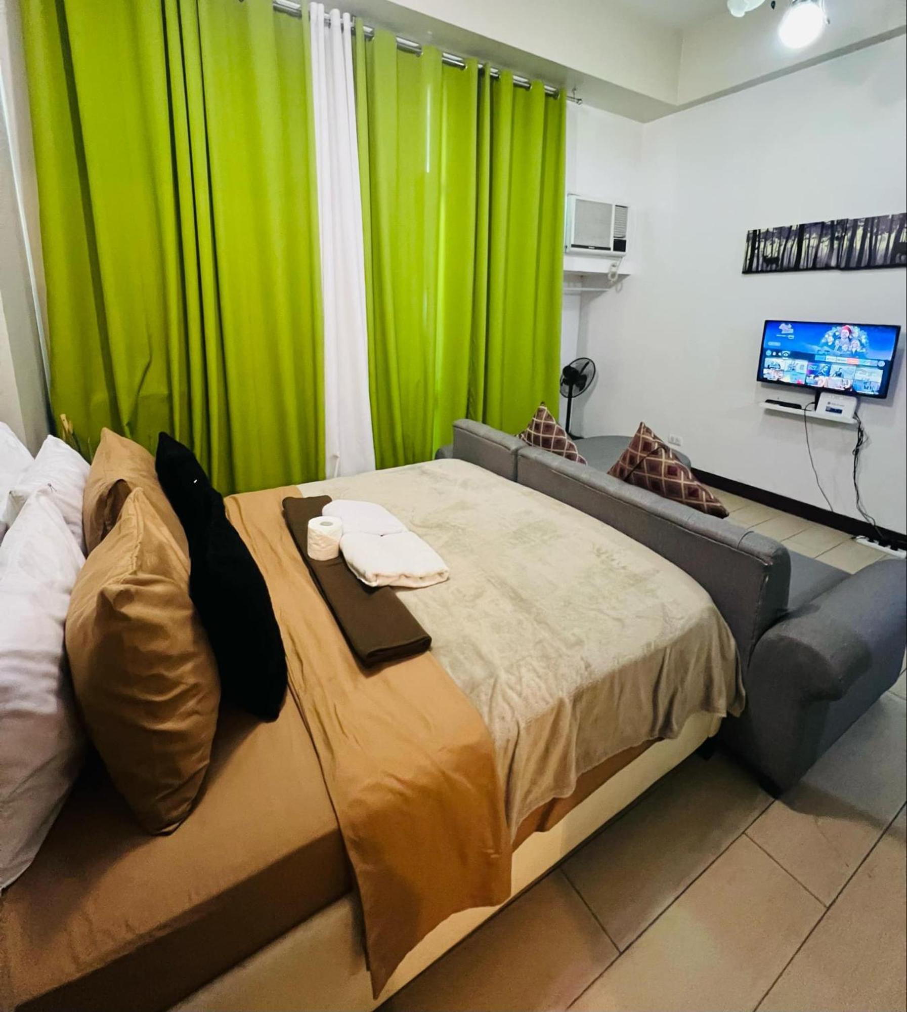 One Palm Tree Villas Condominium - Studio 2Nd Fl With Balcony - Across Terminal 3 Airport Pasay Exterior photo