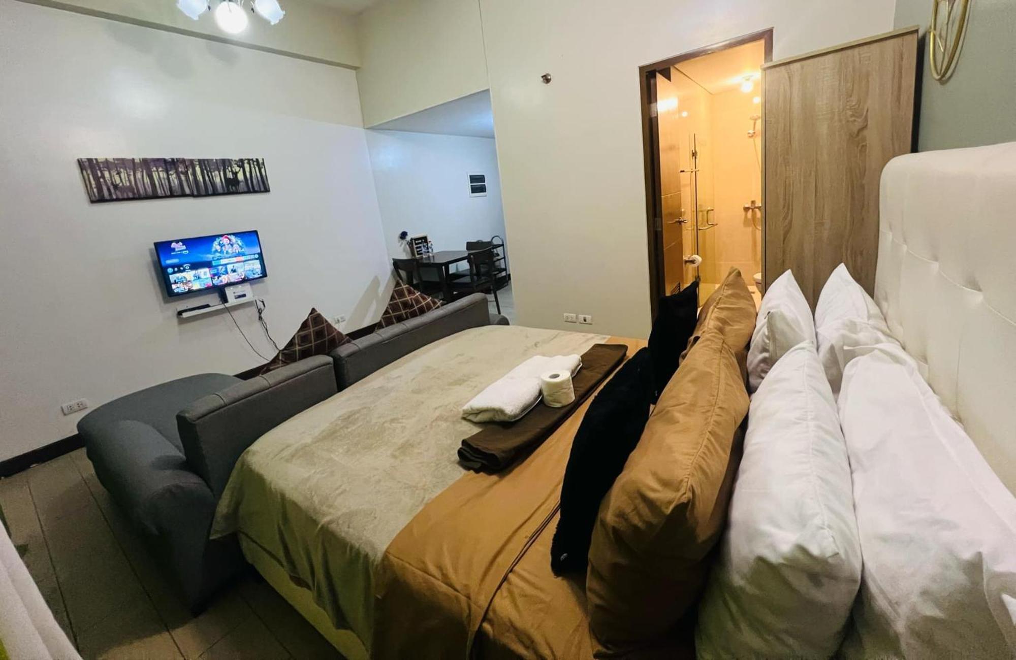 One Palm Tree Villas Condominium - Studio 2Nd Fl With Balcony - Across Terminal 3 Airport Pasay Exterior photo