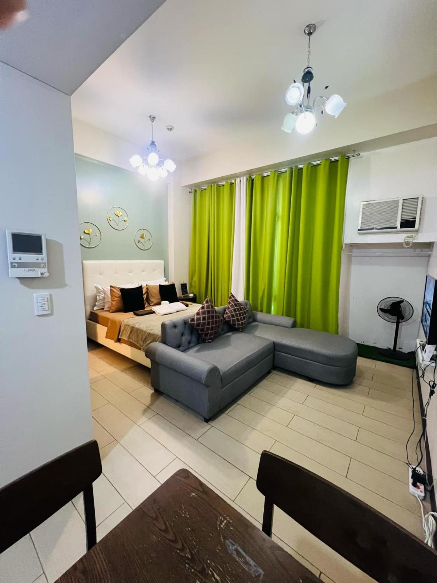One Palm Tree Villas Condominium - Studio 2Nd Fl With Balcony - Across Terminal 3 Airport Pasay Exterior photo